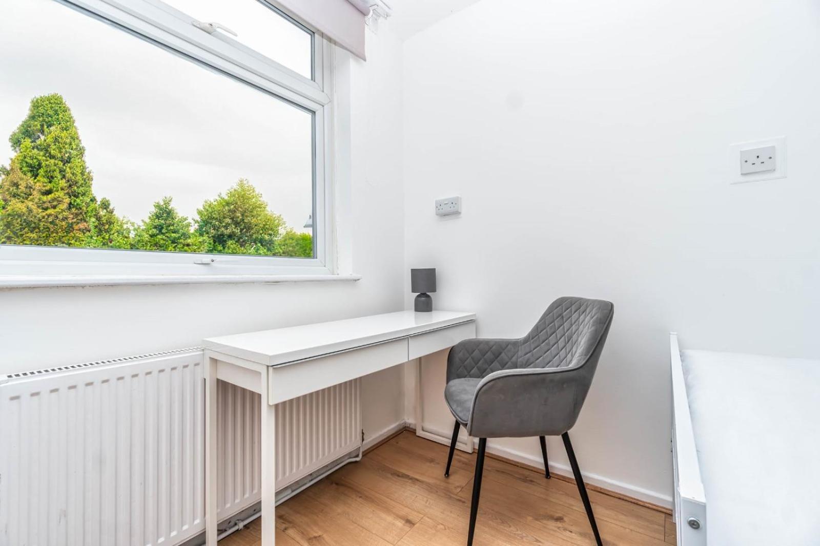 Bright Guest House In Hackney London Eksteriør bilde